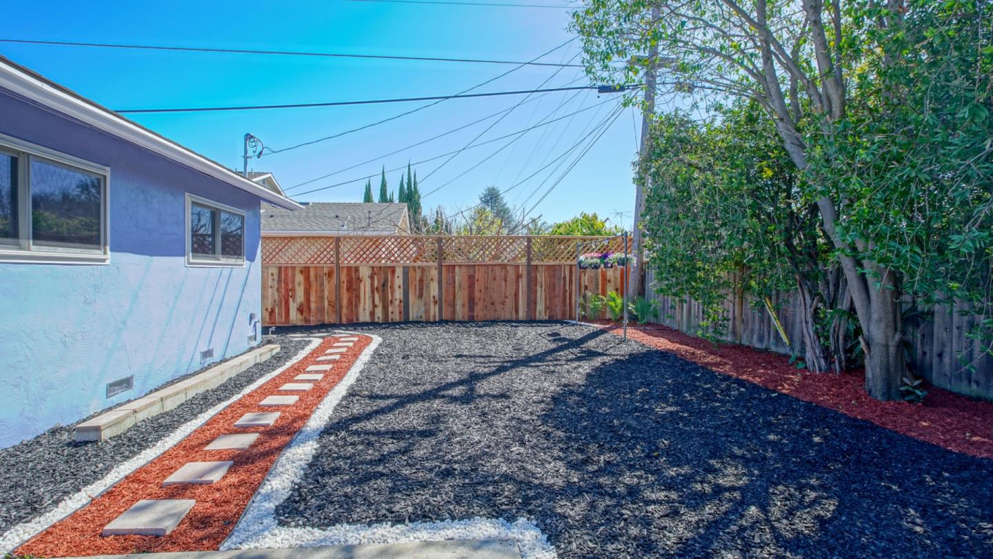 West Rincon Avenue, Campbell