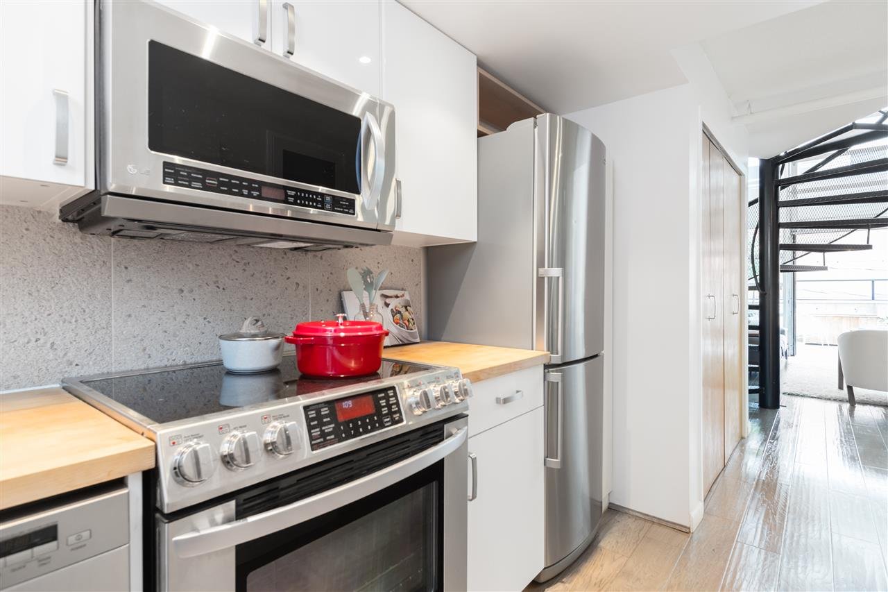 B-489 W 6th Ave