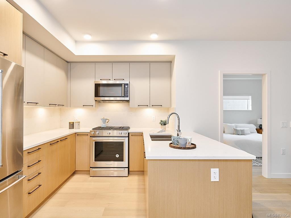 408-7162 West Saanich Rd, Central Saanich