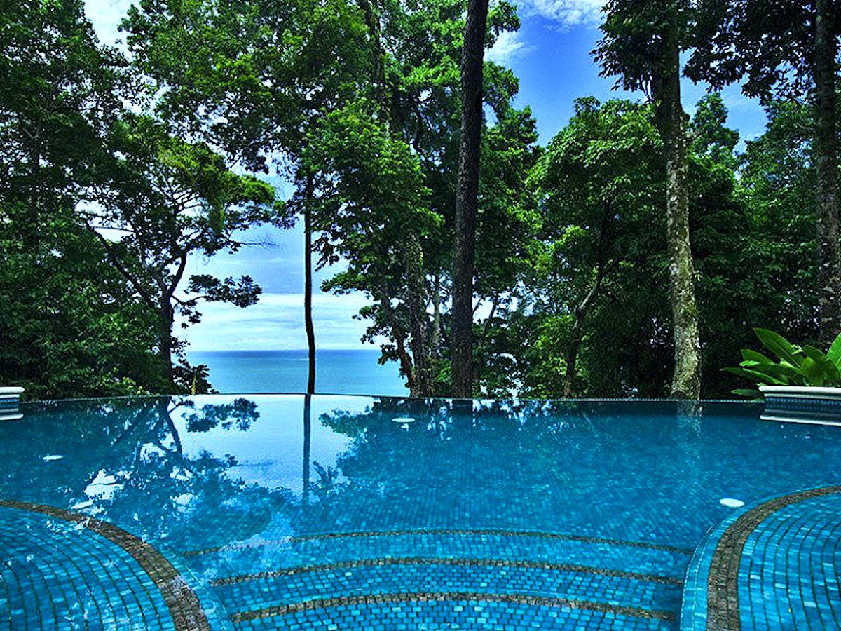 Cliffside Luxury Estate with Pool, Dominical, Puntarenas