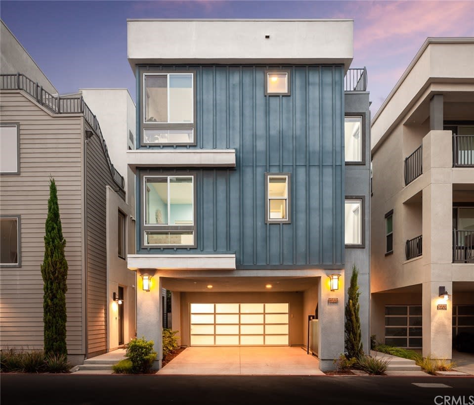 1052 Hampton Drive