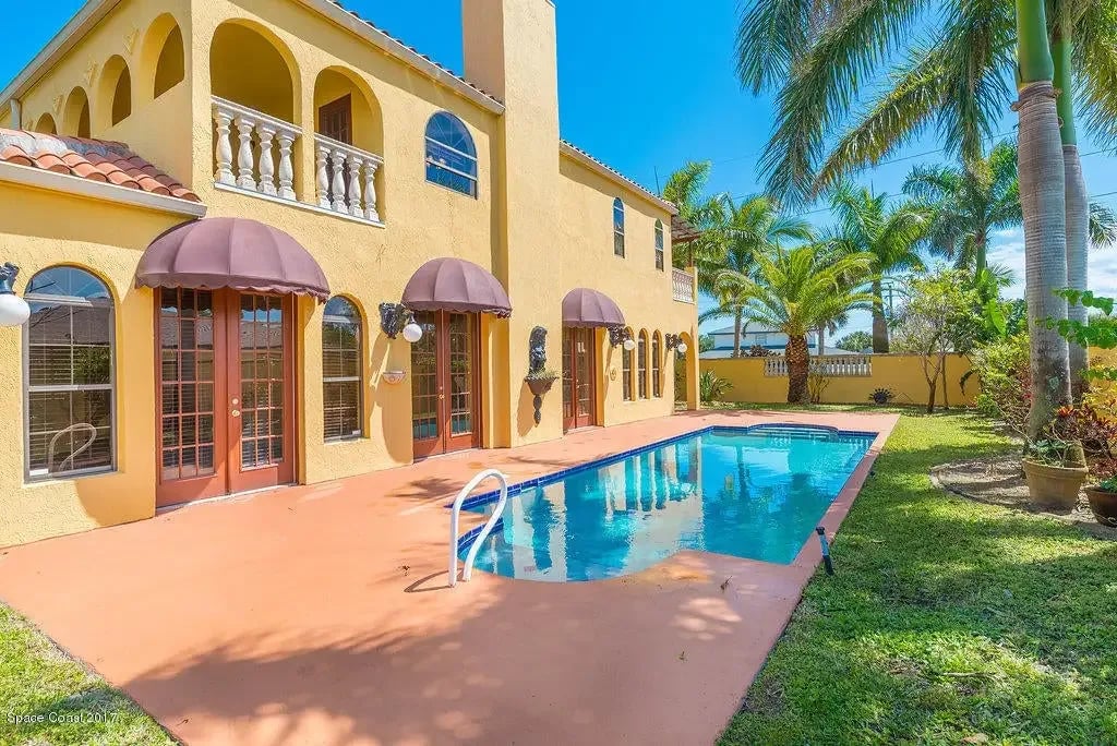 Huge House with pool in Indialantic Florida