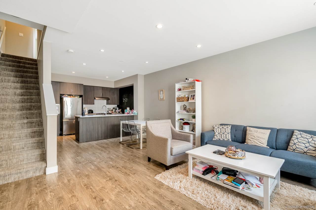 42-15588 32 Ave