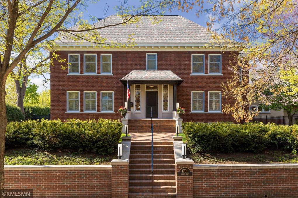 1701 Mount Curve Ave