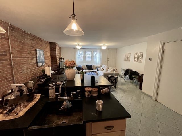 Warren Avenue - 2 bedroom 1 bathroom w. private Yard and In-unit Laundry! 