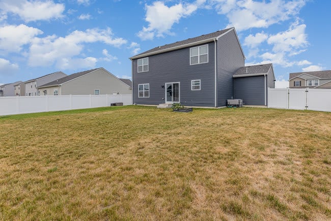 8658 Mayflower Dr, Lowell, IN 46356