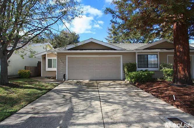 1130 Meadow Gate Dr
