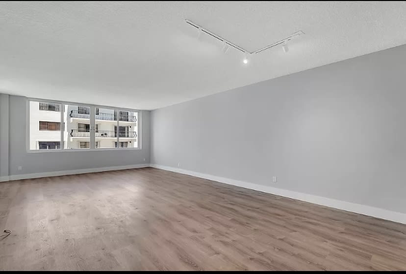 5401 Collins Ave #411 Miami Beach, Ocean View with Balcony
