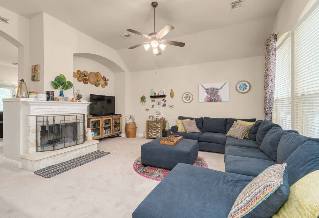 905 Horseback Hollow