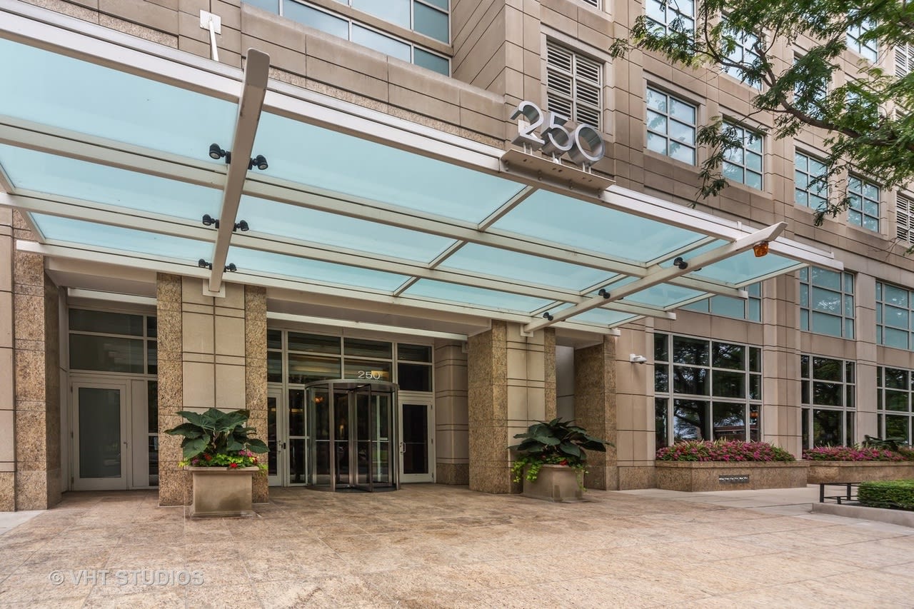 250 E PEARSON  Street, Unit 1001