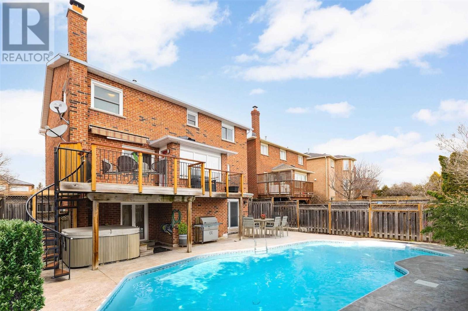 1600 STANCOMBE CRES