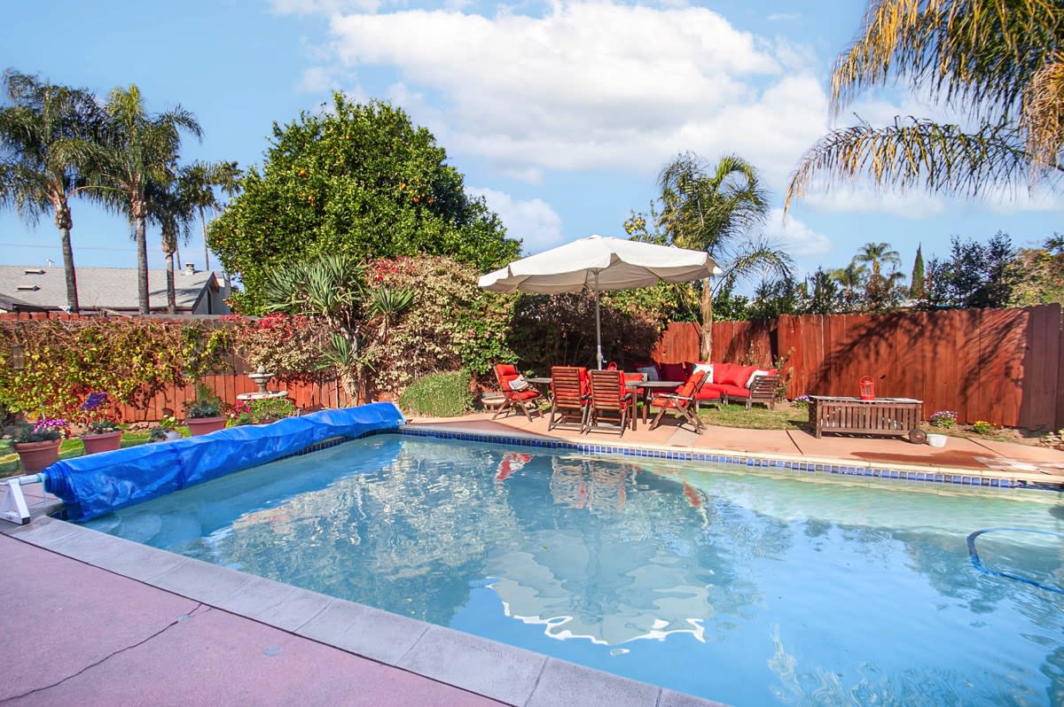 13011 Debby St Valley Glen, CA