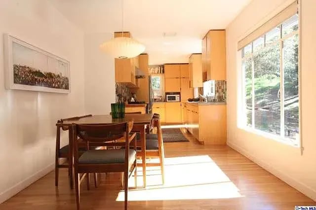 2914 E Chevy Chase Dr