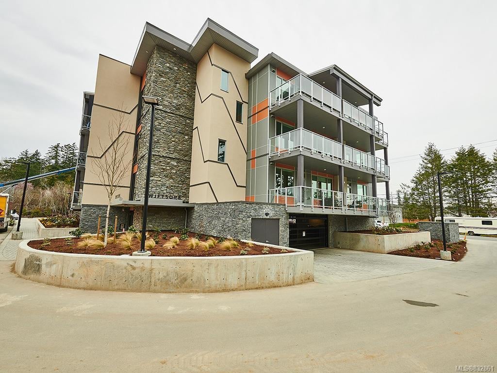 202-10660 McDonald Park Rd
