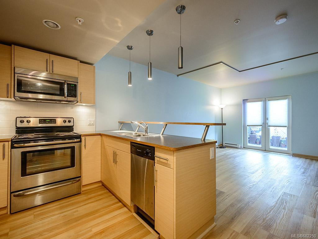 102-787 Tyee Rd