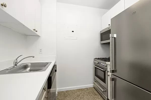 201 West 72nd Street Unit: 5H