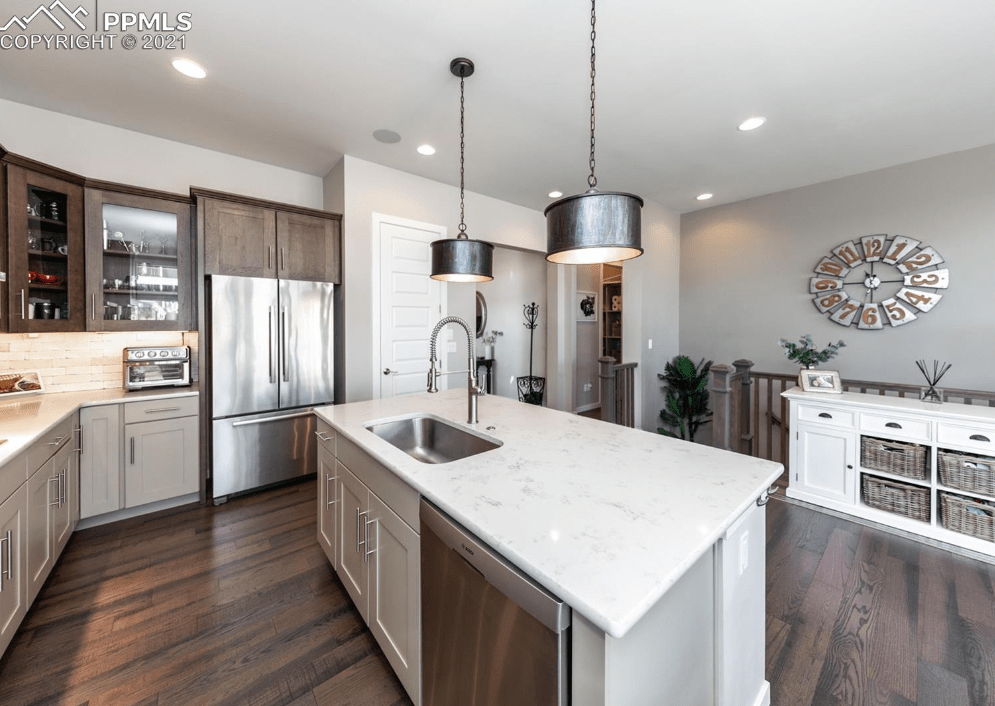 9535 Tutt BL