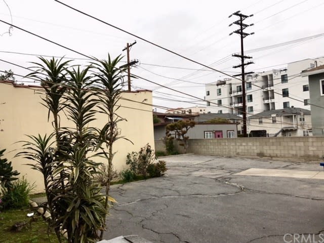 1107 S Hobart Boulevard