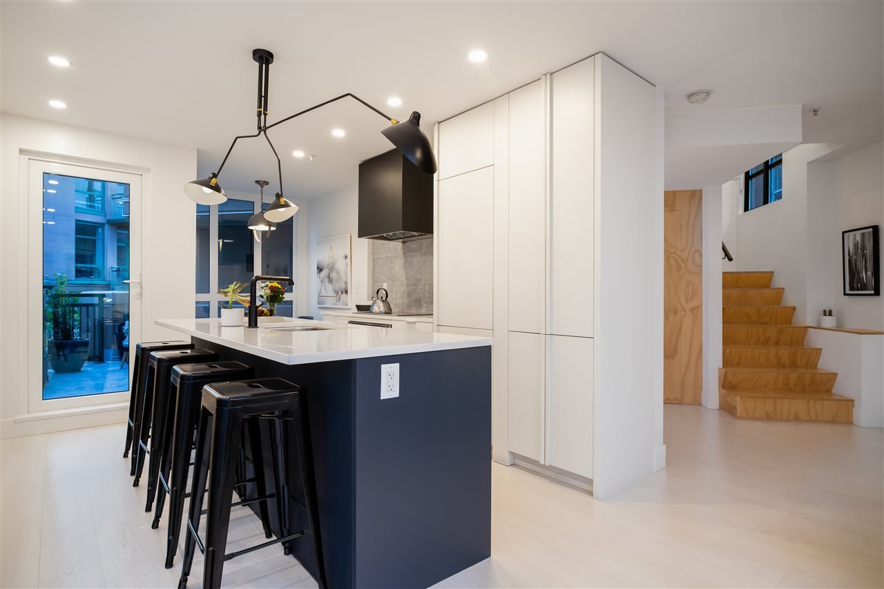 4-9 E Cordova St