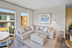 402-3811 Rowland Ave