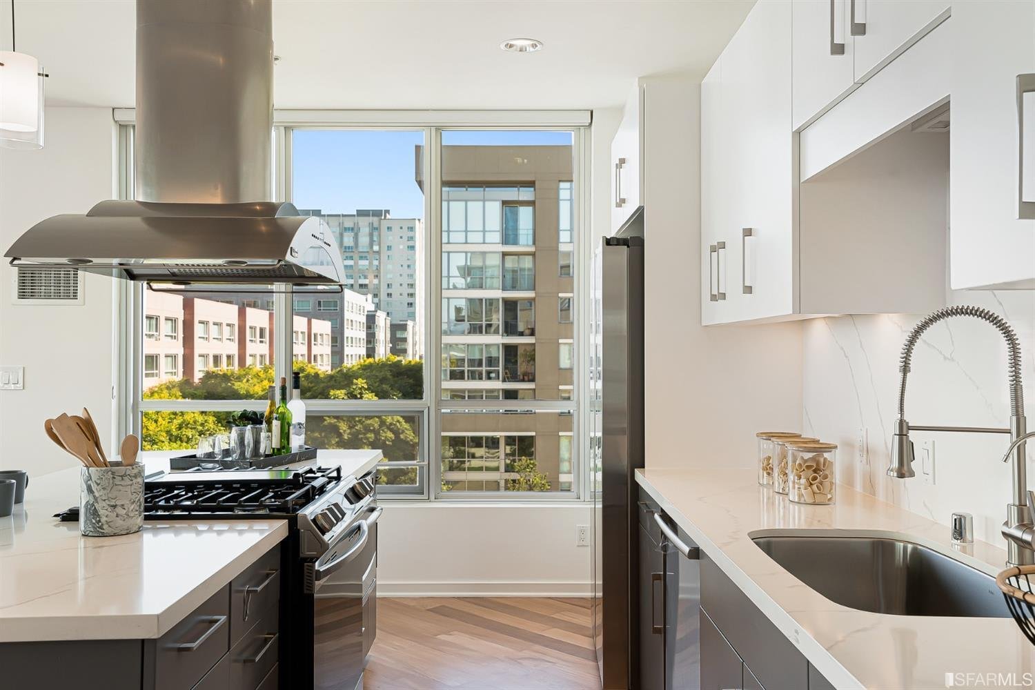 Renovated Park Terrace: 2 bedroom corner home with wrap-around balcony