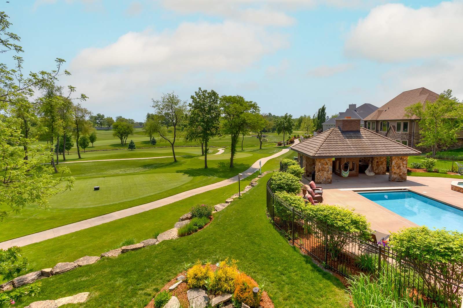 2505 NE Bellagio Court