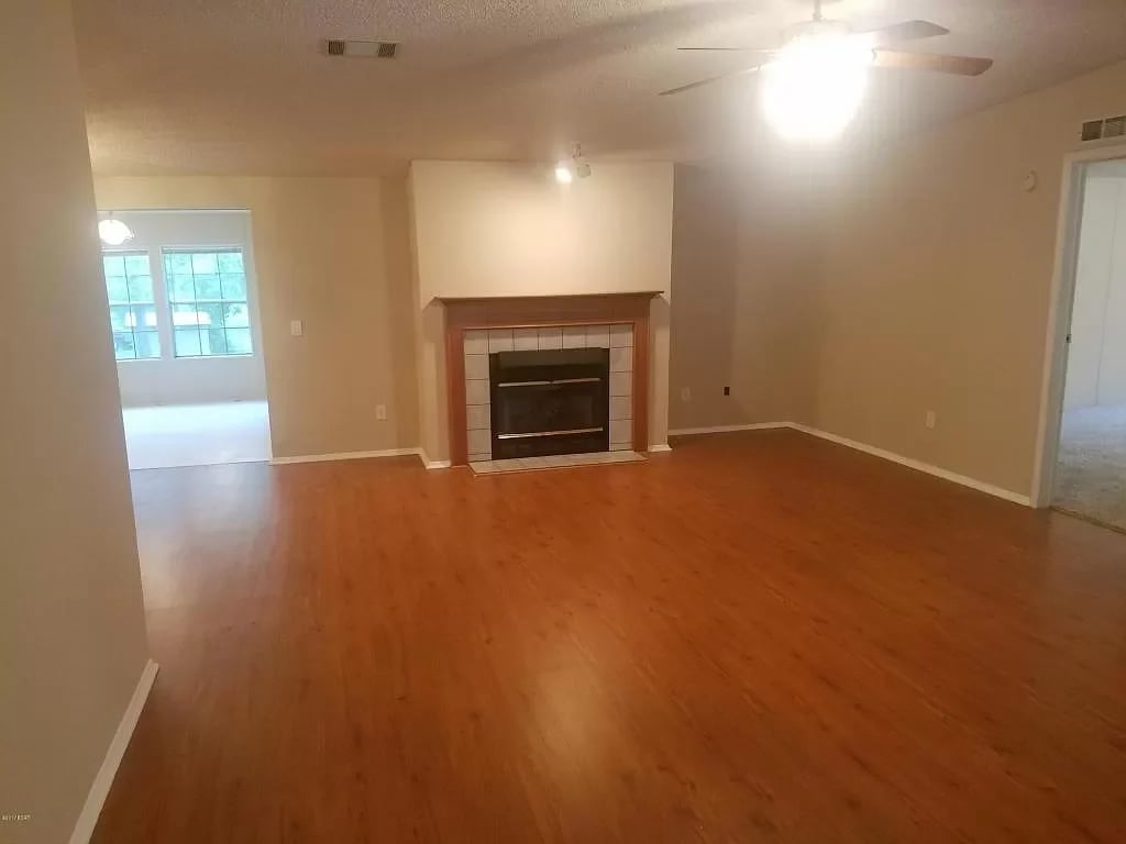 10711 VICKERY