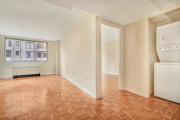 308 E 38th, #11C