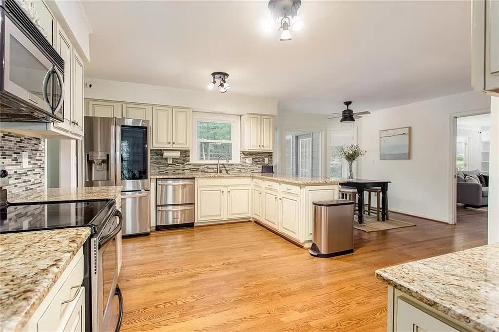 350 Highlands Trace