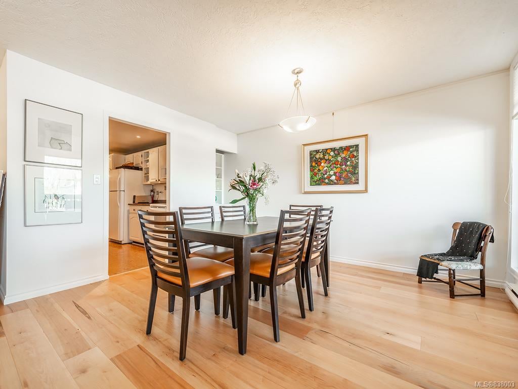 202-2119 Oak Bay Ave
