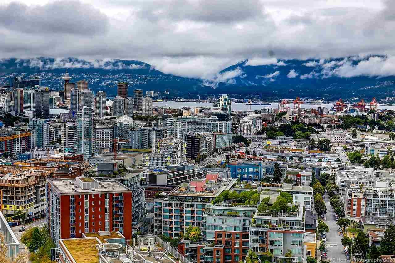 PH2-285 E 10th Ave