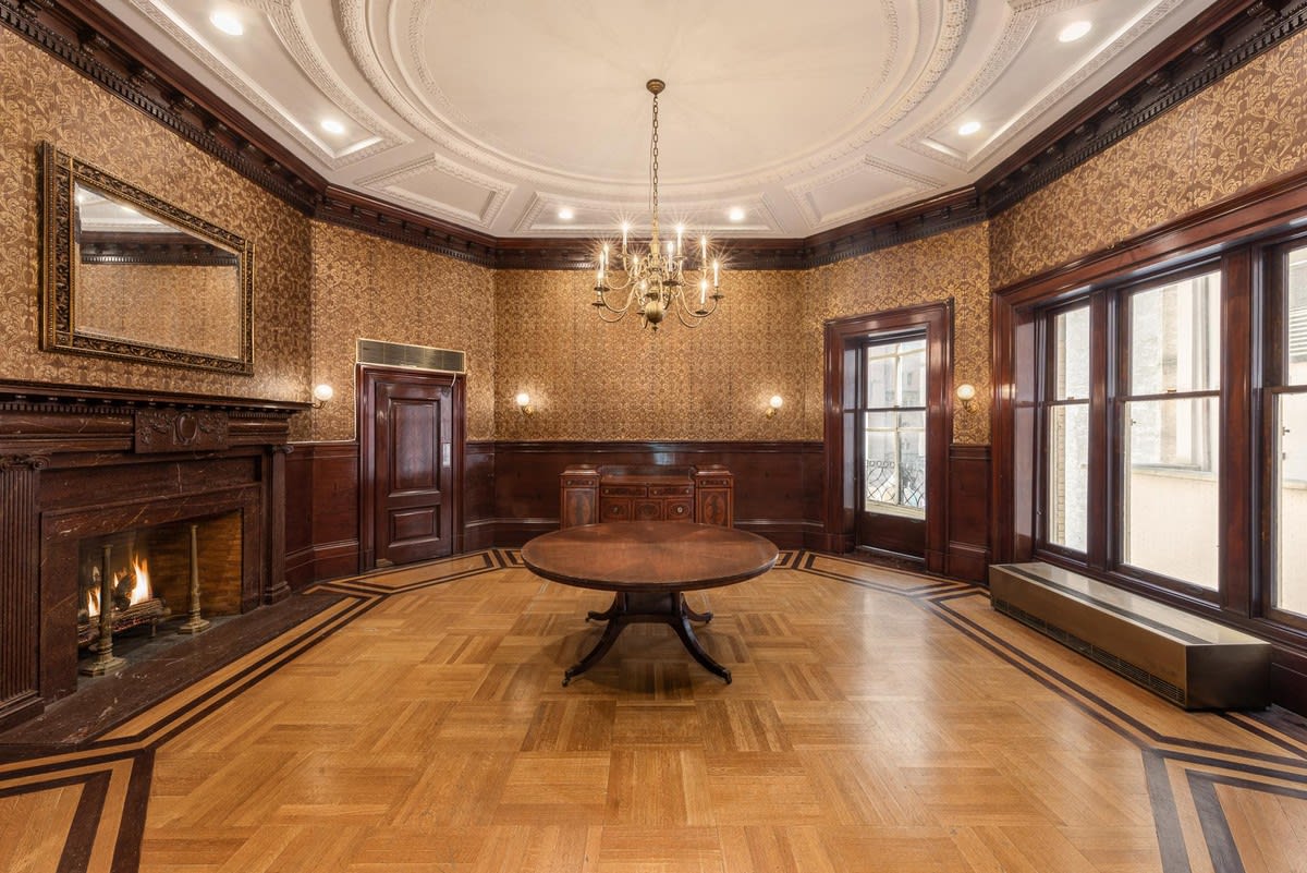 9 W 54th St, Townhouse