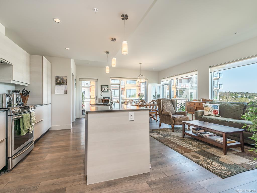 203-3811 Rowland Ave, Saanich