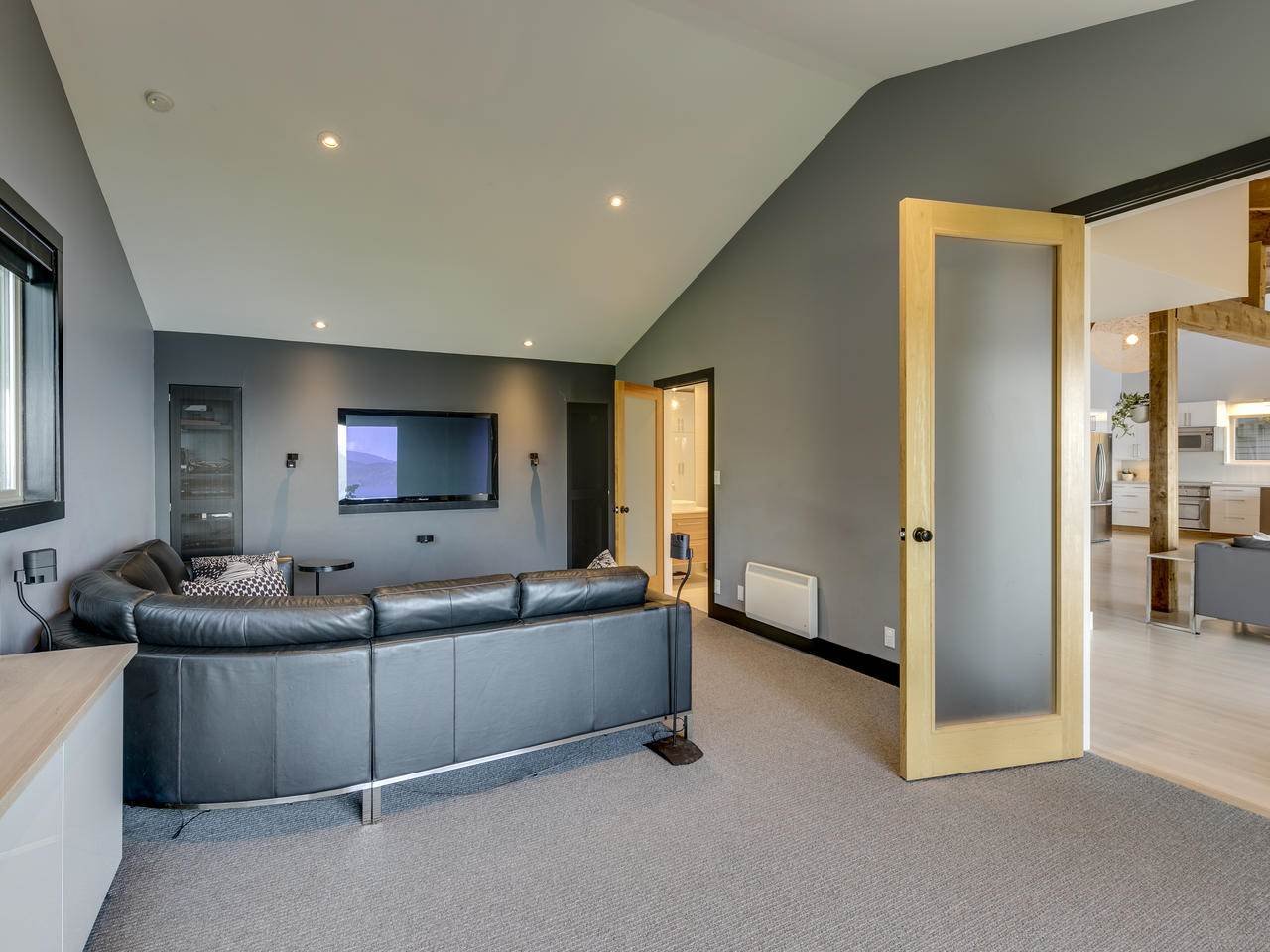 280 Mountain Dr