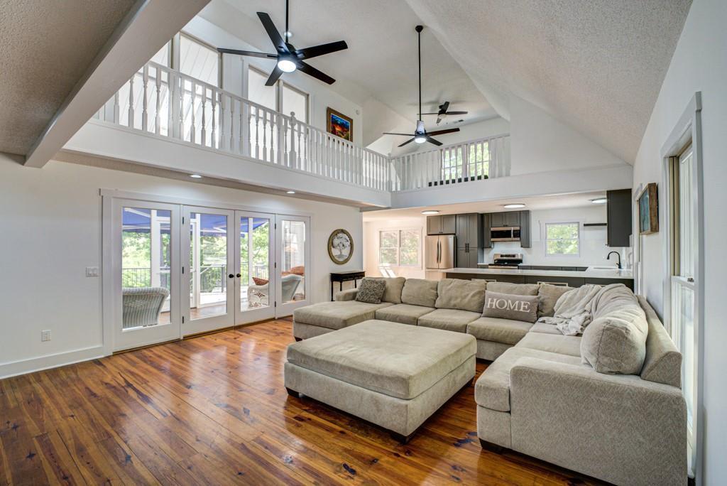 152 E Cove Dr