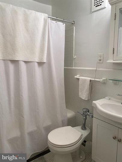 2031-35 Locust St Unit: 1704