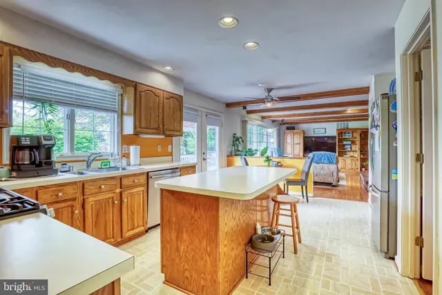 4000 HERITAGE HILL LANE