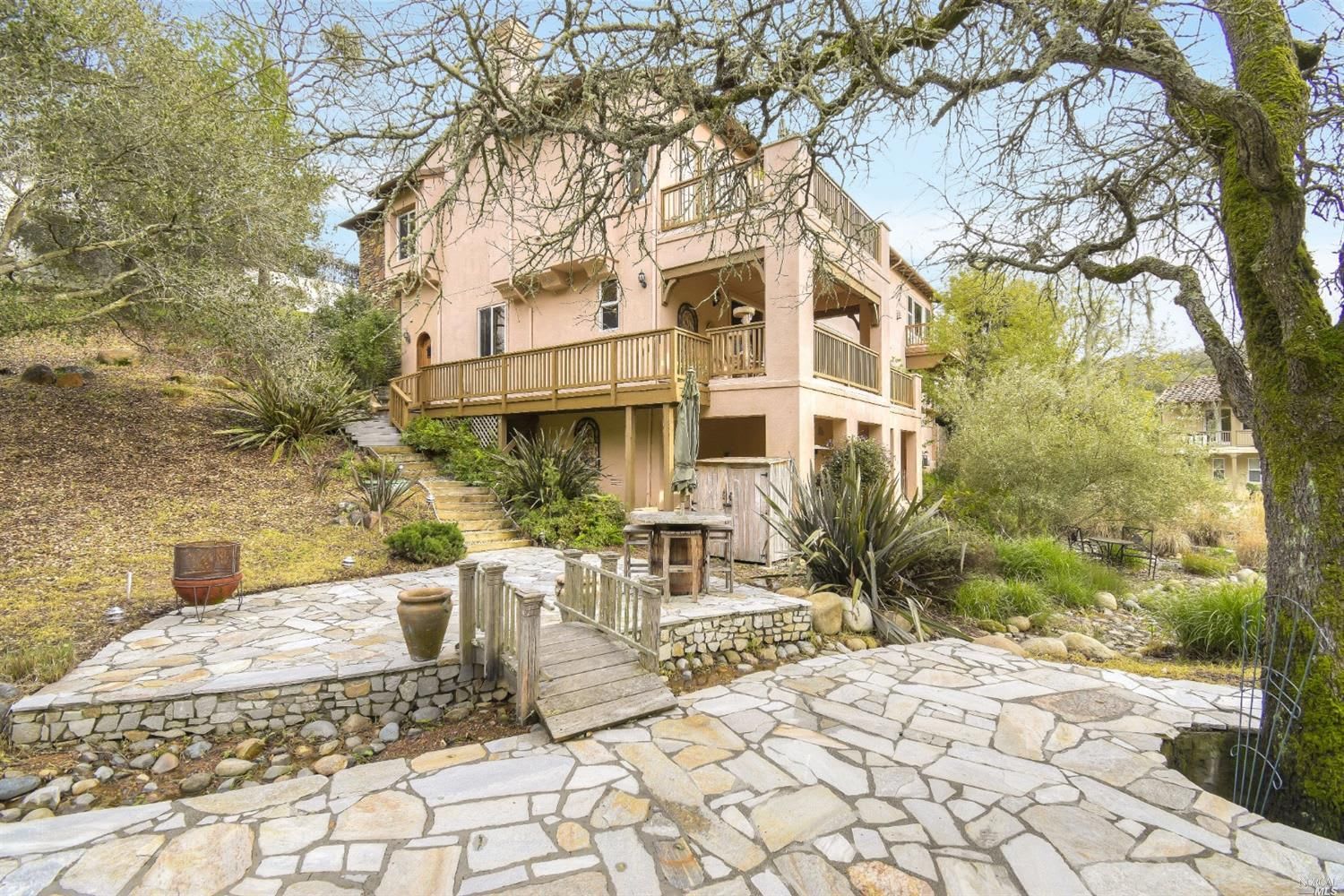 128 Stone Tree Ln