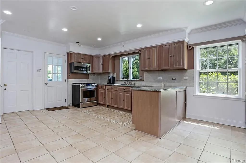 38 ROCK LN