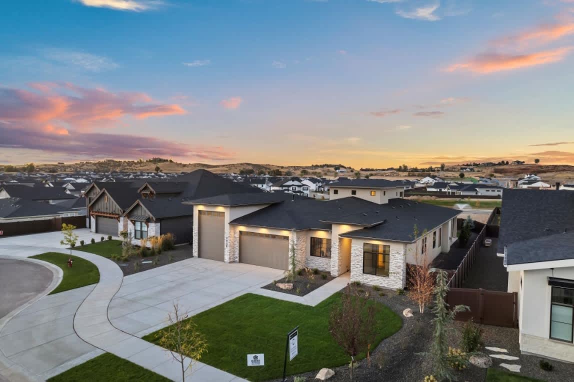 Modern Craftsman at the Base of the Star Foothills