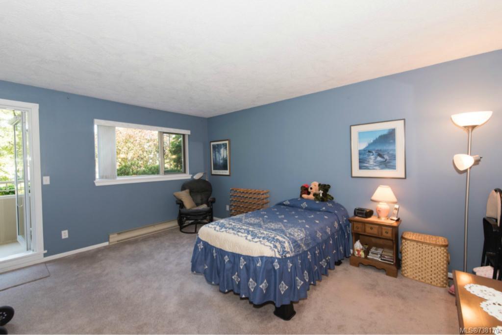 106-3880 Quadra St