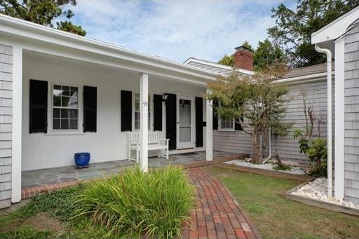 99 Saconesset Rd