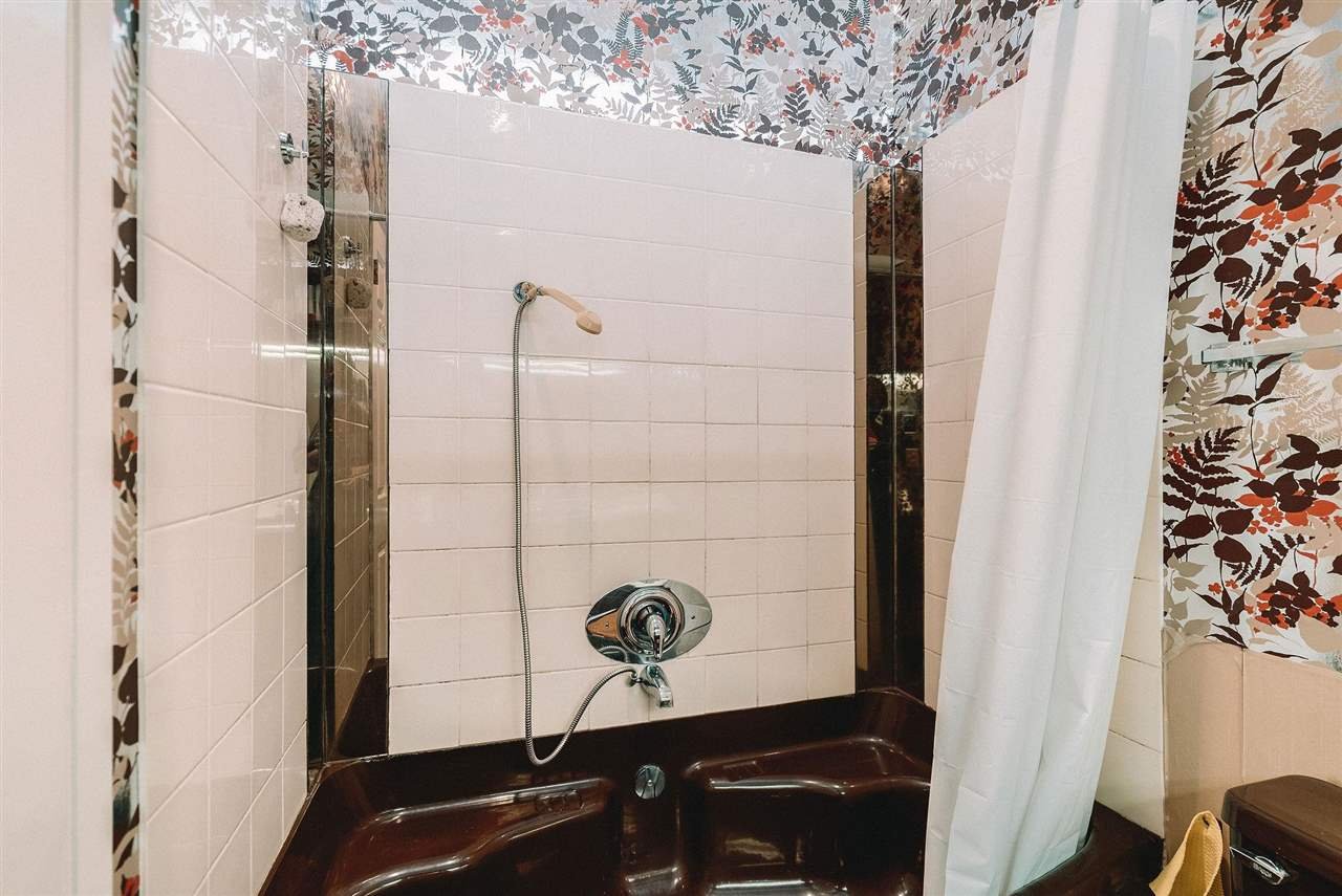 312-3875 W 4th Ave