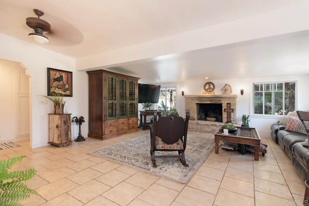 1027 S Live Oak Park Dr