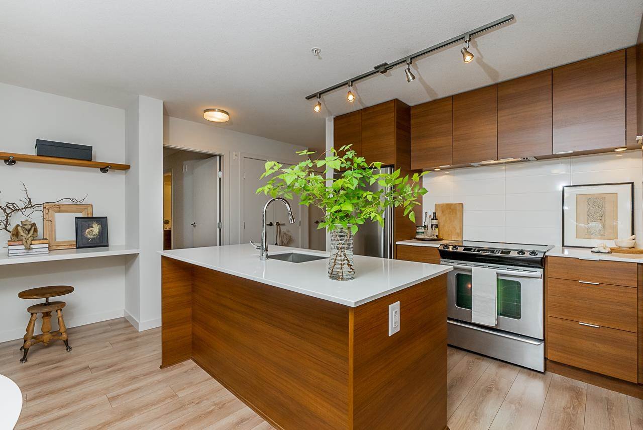 312-1677 Lloyd Ave