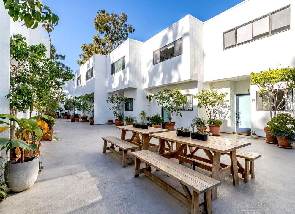 2500 Abbot Kinney Blvd #8