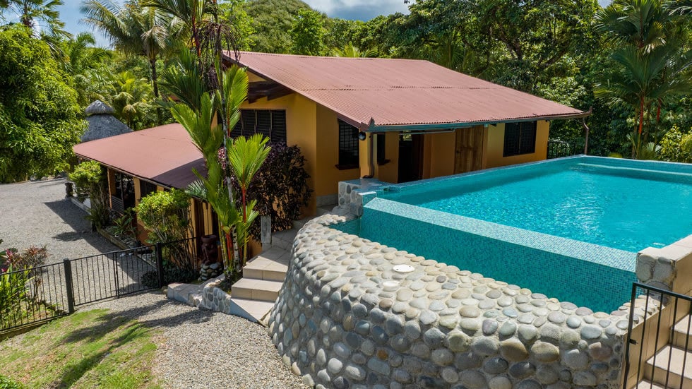Home with White Water Views and Easy Access in Ojochal