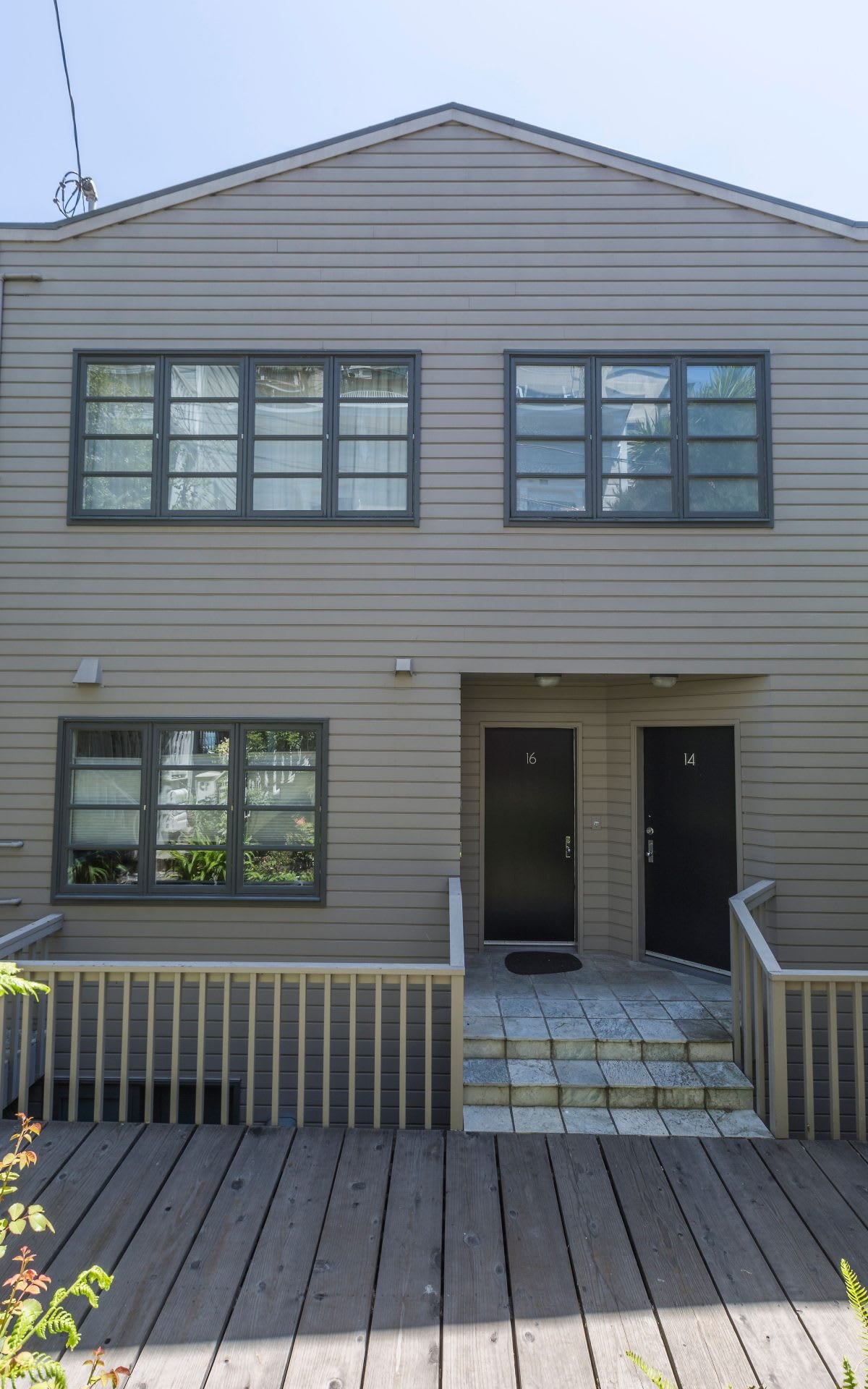 16 Napier Ln