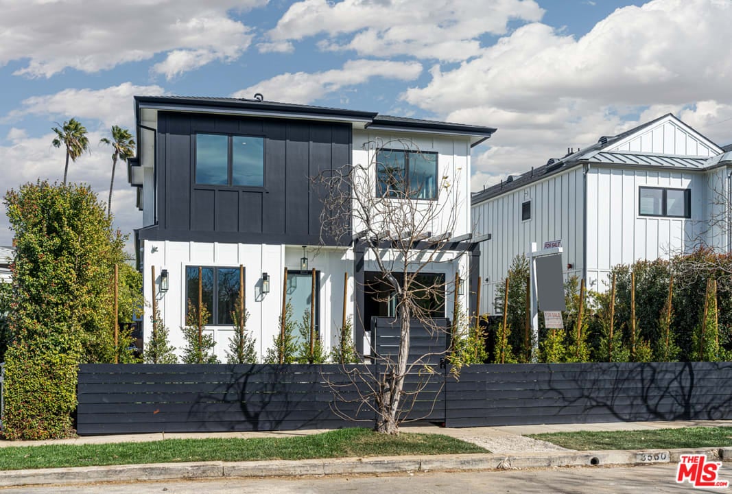 3560 Redwood Ave