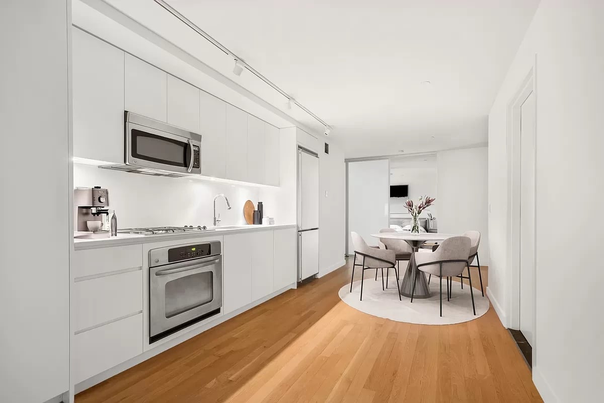 90 William St #16H